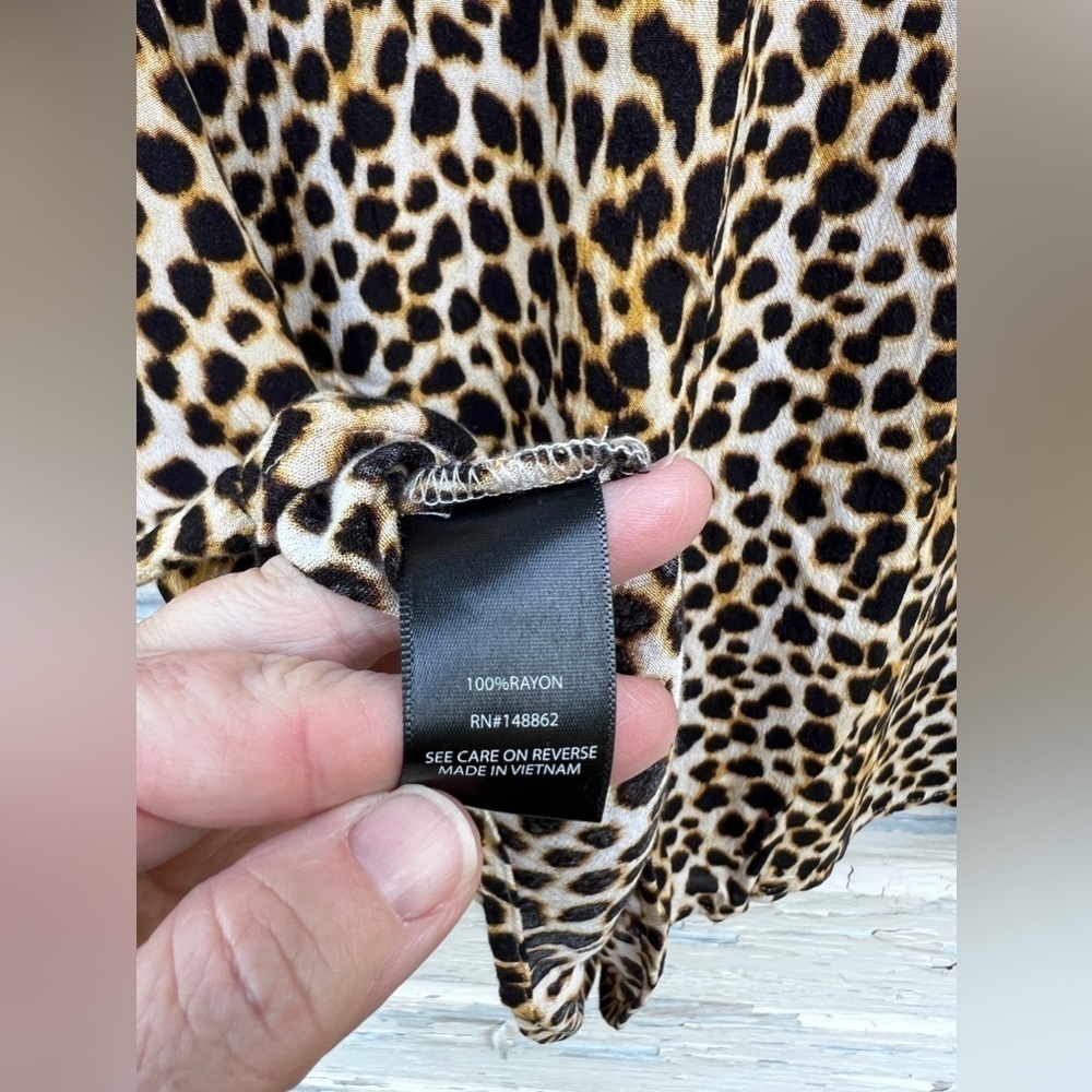 Torrid Leopard Animal Print Mobwife BoHo Blouse Top Size 4 - Picture 7 of 7